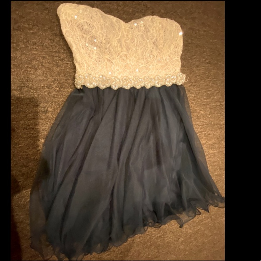 EUC Deb Junior Women’s Sz 3 Backless Sequins Bra Dress Gorgeous Prom Party